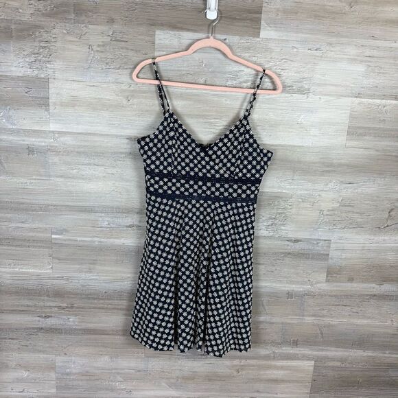 Trixxi Dresses & Skirts - Trixxi Black and White Patterned Mini Dress with Crocheted Bodice